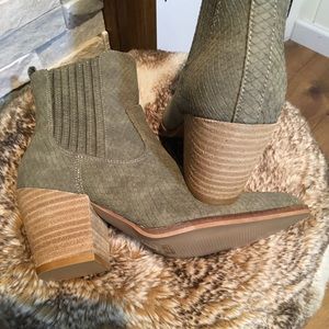 DETAILED WESTERN HEEL COWGIRL BOOTS